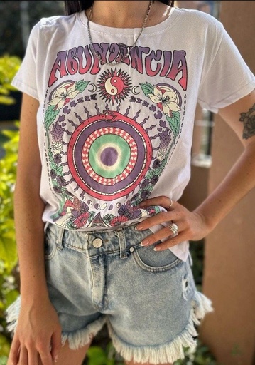 Remera Frutillas/mariposas
